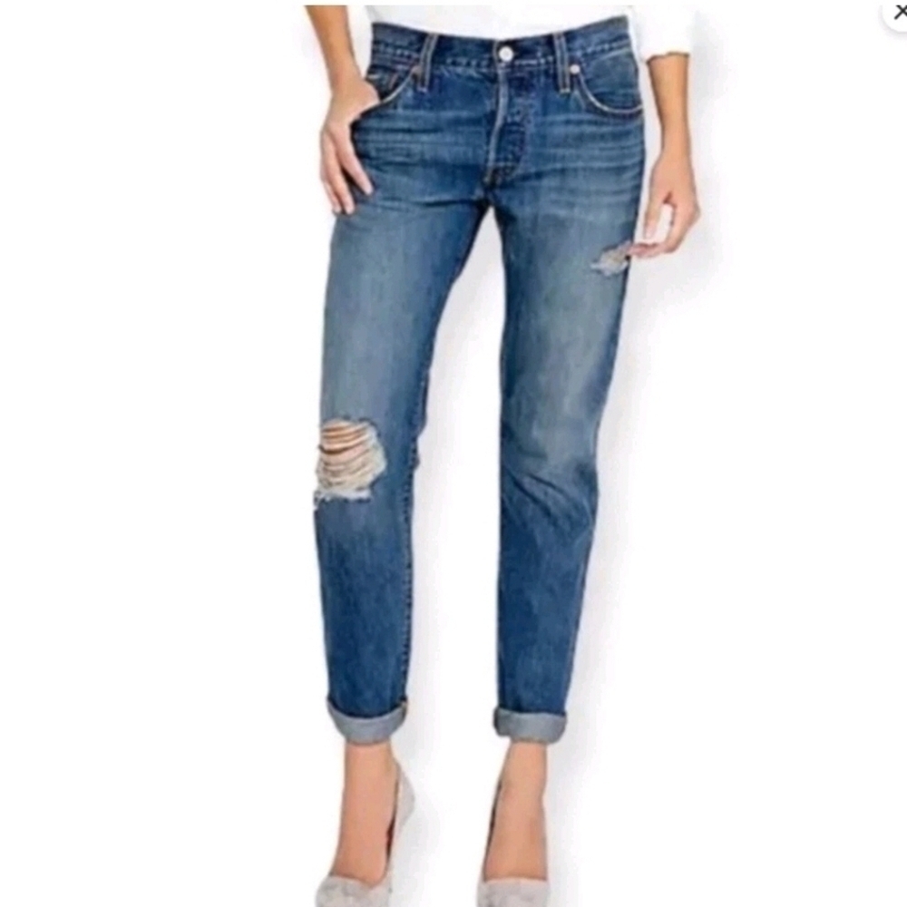 Levi's Boyfriend Jeans Medium wash Ripped Knee Casual Denim 32